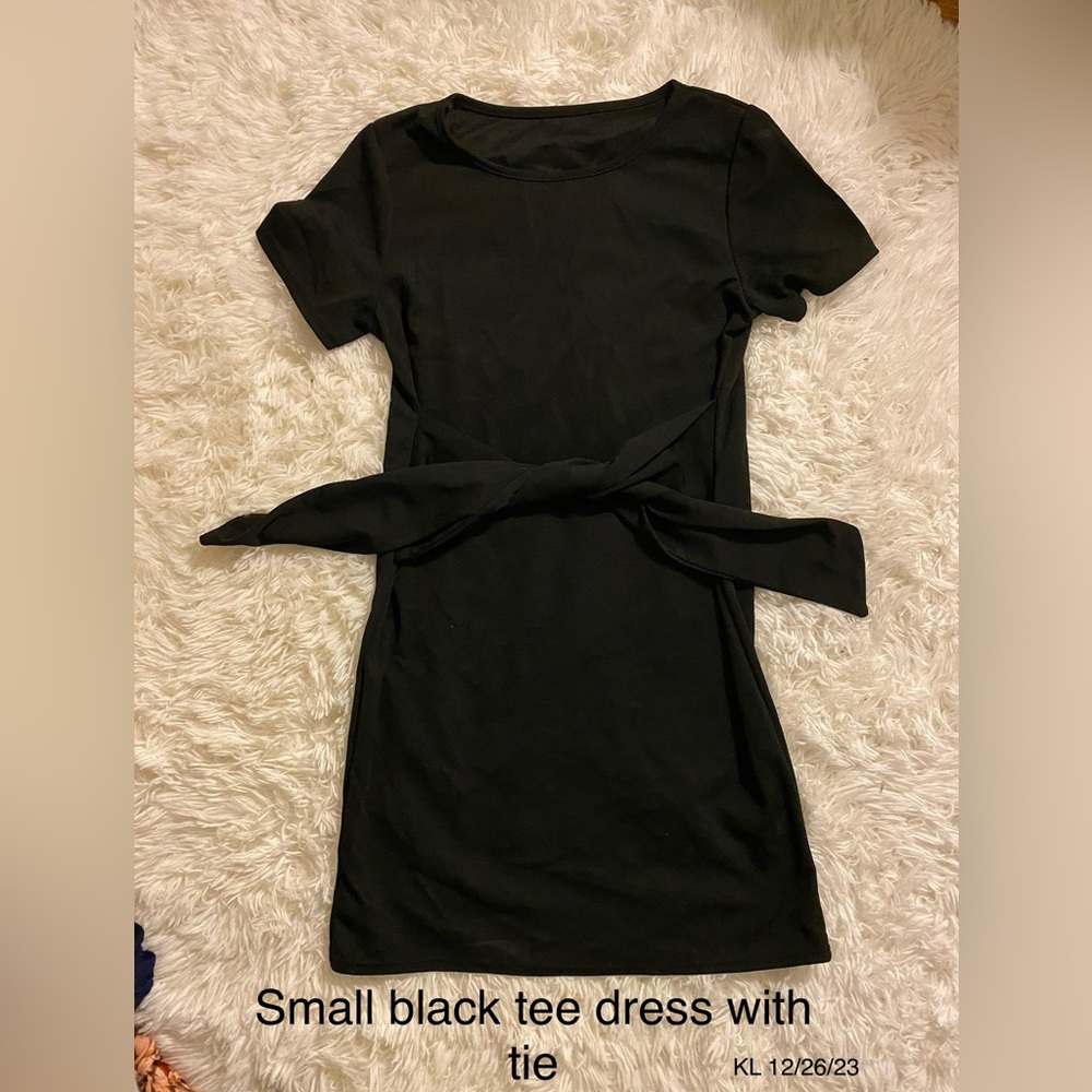 Short sleeve mini dress with tie detail